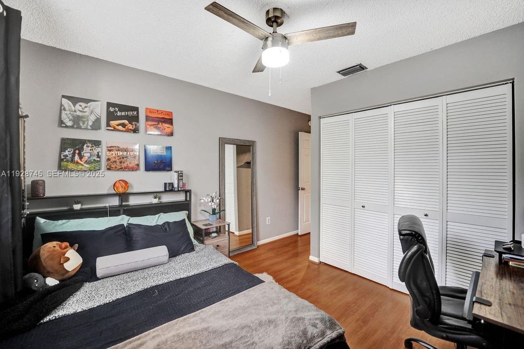 待售: $479,000 (3 贝兹, 2 浴室, 1390 平方英尺)