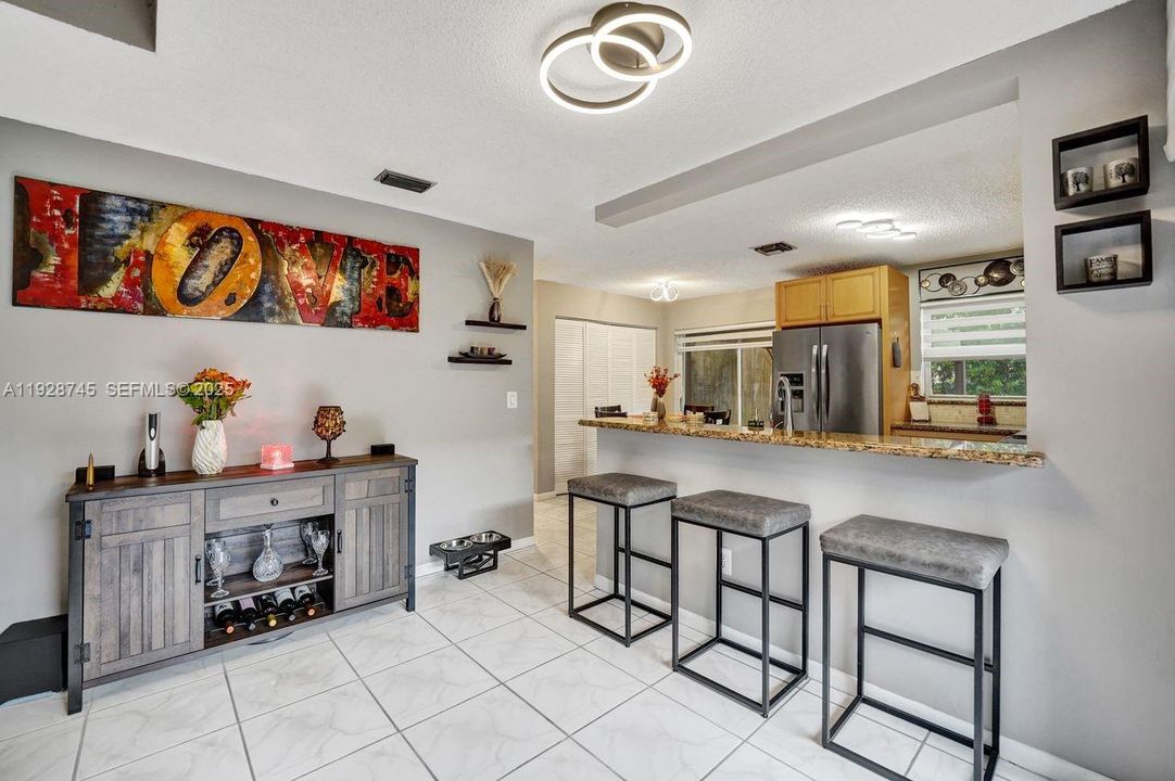 待售: $479,000 (3 贝兹, 2 浴室, 1390 平方英尺)