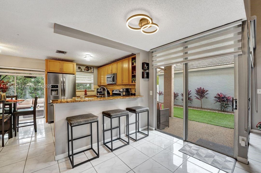 待售: $479,000 (3 贝兹, 2 浴室, 1390 平方英尺)