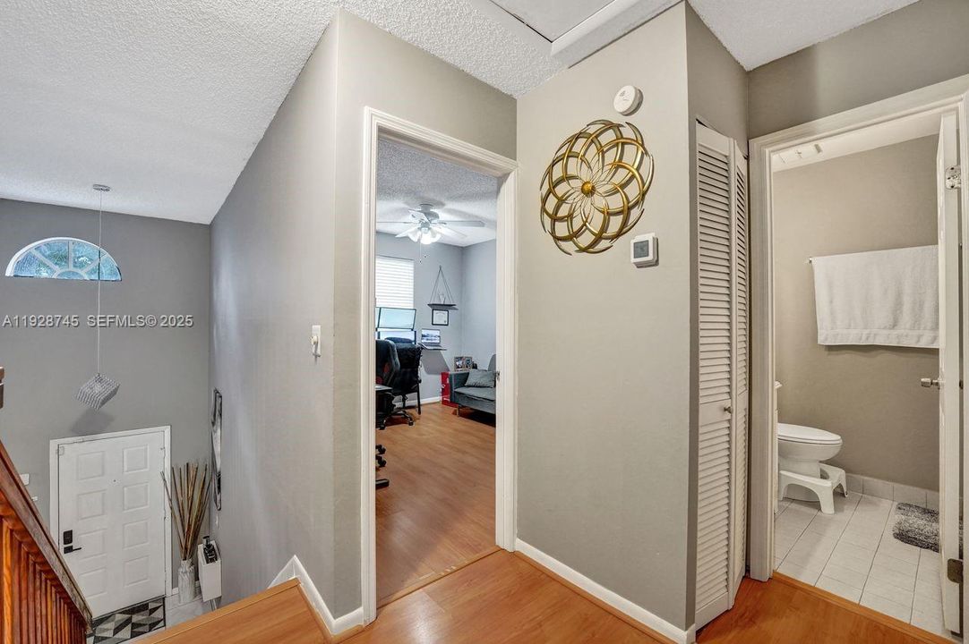 待售: $479,000 (3 贝兹, 2 浴室, 1390 平方英尺)