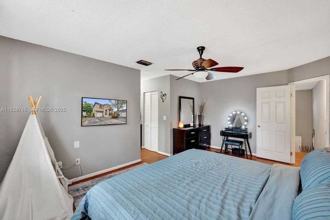 待售: $479,000 (3 贝兹, 2 浴室, 1390 平方英尺)