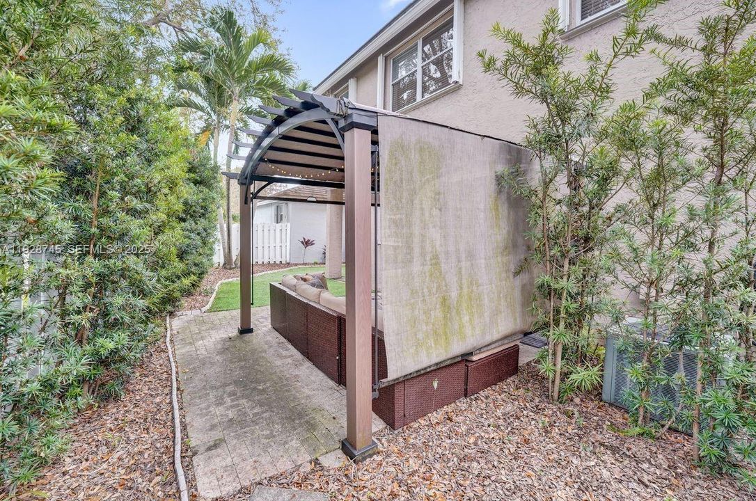 待售: $479,000 (3 贝兹, 2 浴室, 1390 平方英尺)