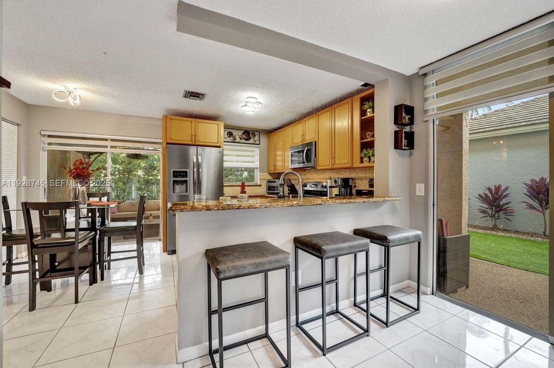 待售: $479,000 (3 贝兹, 2 浴室, 1390 平方英尺)