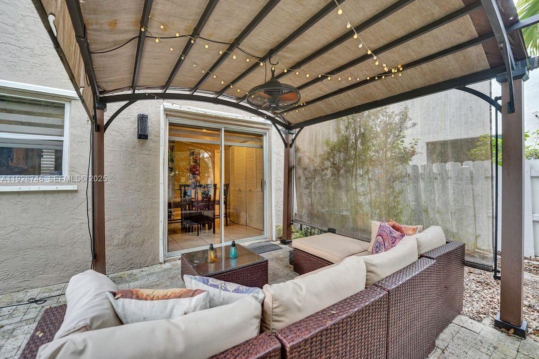 待售: $479,000 (3 贝兹, 2 浴室, 1390 平方英尺)