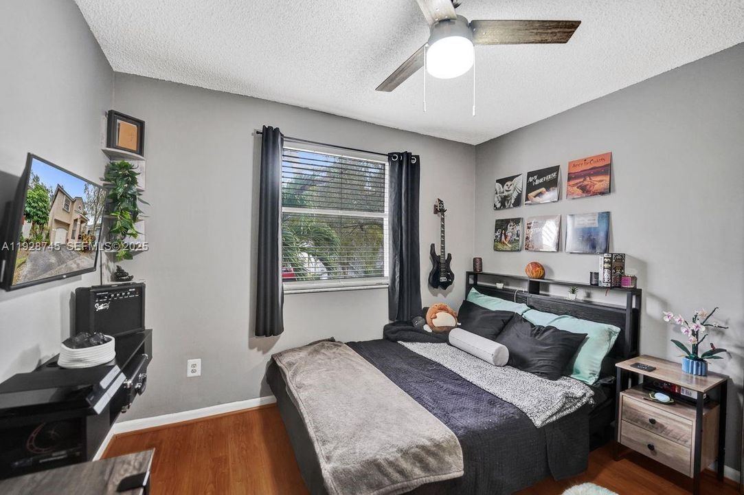 待售: $479,000 (3 贝兹, 2 浴室, 1390 平方英尺)