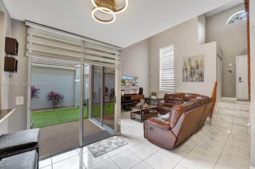 待售: $479,000 (3 贝兹, 2 浴室, 1390 平方英尺)