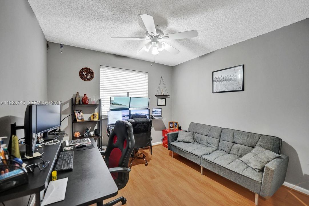 待售: $479,000 (3 贝兹, 2 浴室, 1390 平方英尺)