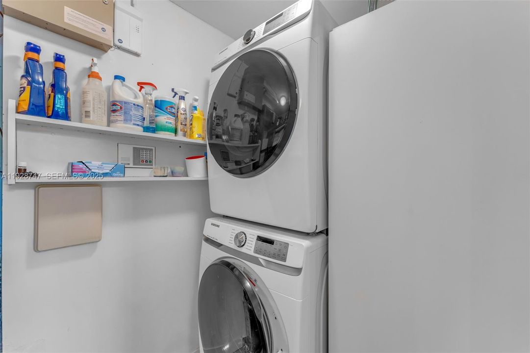 В аренду: $25,000 (5 спален, 5 ванн, 5350 Квадратных фут)