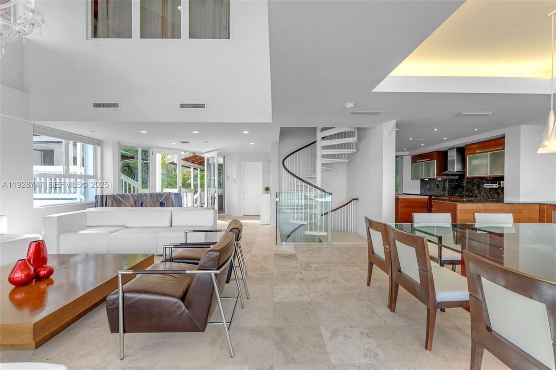 В аренду: $25,000 (5 спален, 5 ванн, 5350 Квадратных фут)