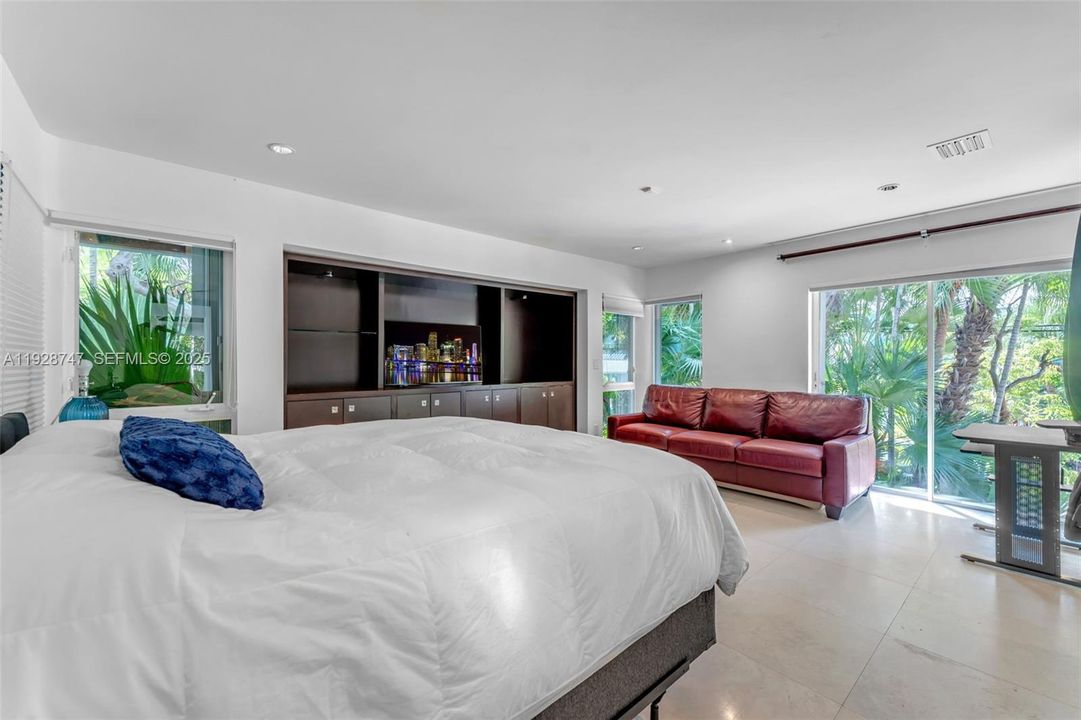 В аренду: $25,000 (5 спален, 5 ванн, 5350 Квадратных фут)