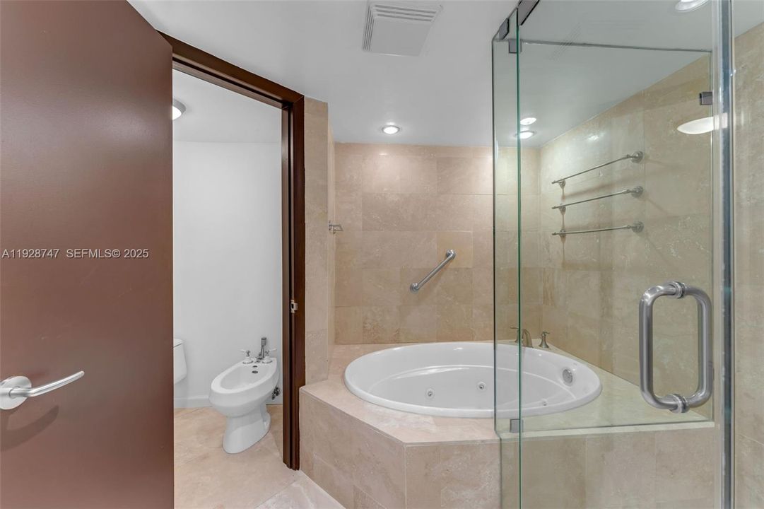 В аренду: $25,000 (5 спален, 5 ванн, 5350 Квадратных фут)