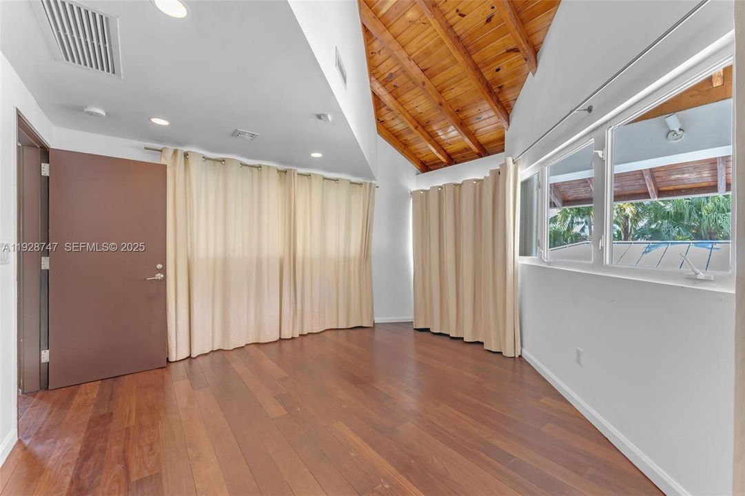 В аренду: $25,000 (5 спален, 5 ванн, 5350 Квадратных фут)