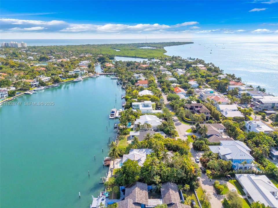 В аренду: $25,000 (5 спален, 5 ванн, 5350 Квадратных фут)