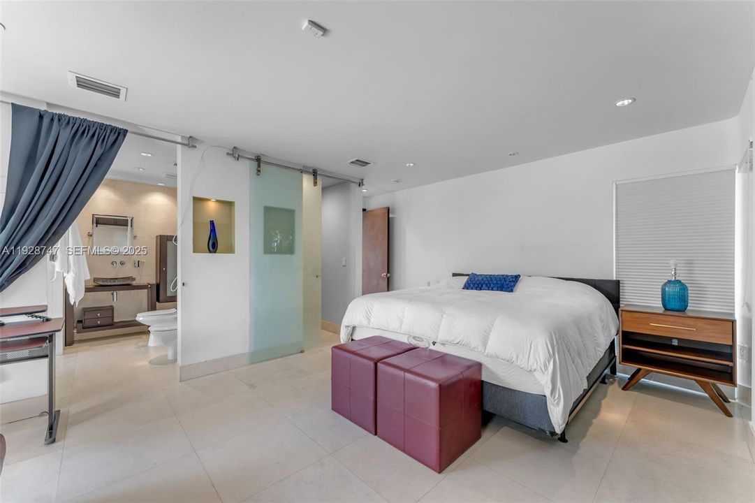 В аренду: $25,000 (5 спален, 5 ванн, 5350 Квадратных фут)