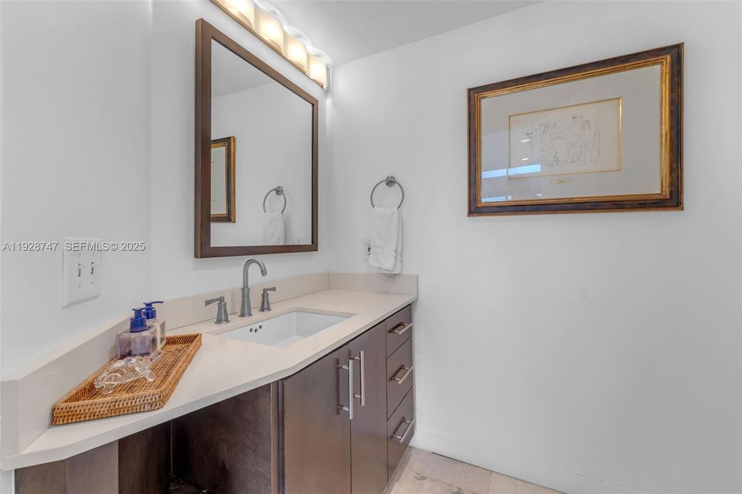 В аренду: $25,000 (5 спален, 5 ванн, 5350 Квадратных фут)