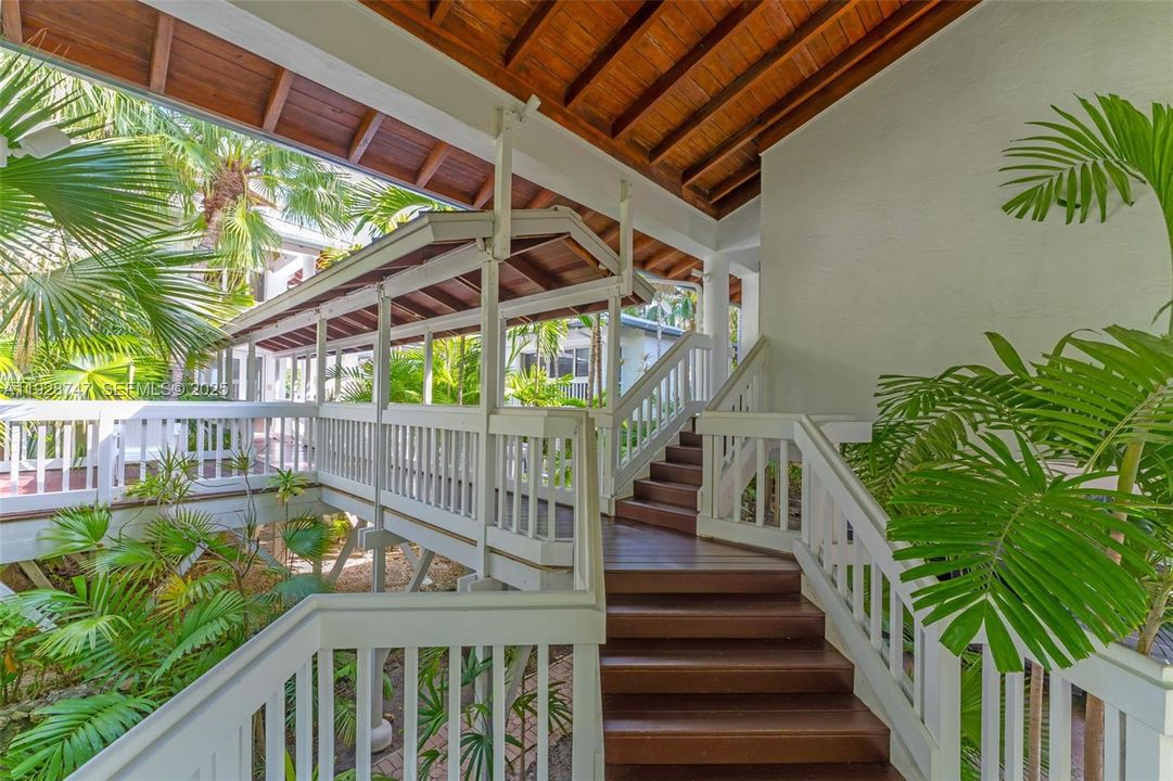 В аренду: $25,000 (5 спален, 5 ванн, 5350 Квадратных фут)