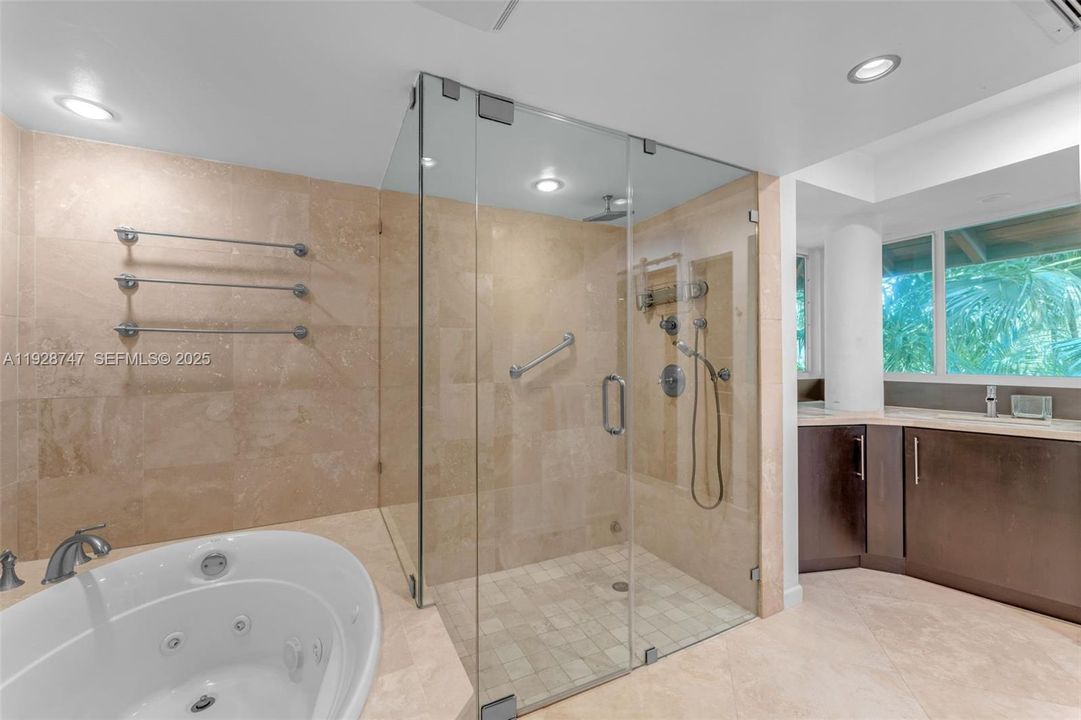 В аренду: $25,000 (5 спален, 5 ванн, 5350 Квадратных фут)