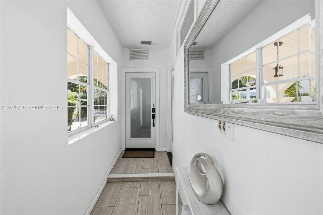 В аренду: $2,150 (2 спален, 1 ванн, 900 Квадратных фут)