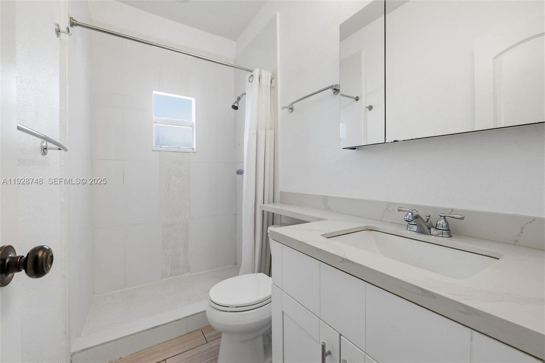 В аренду: $2,150 (2 спален, 1 ванн, 900 Квадратных фут)