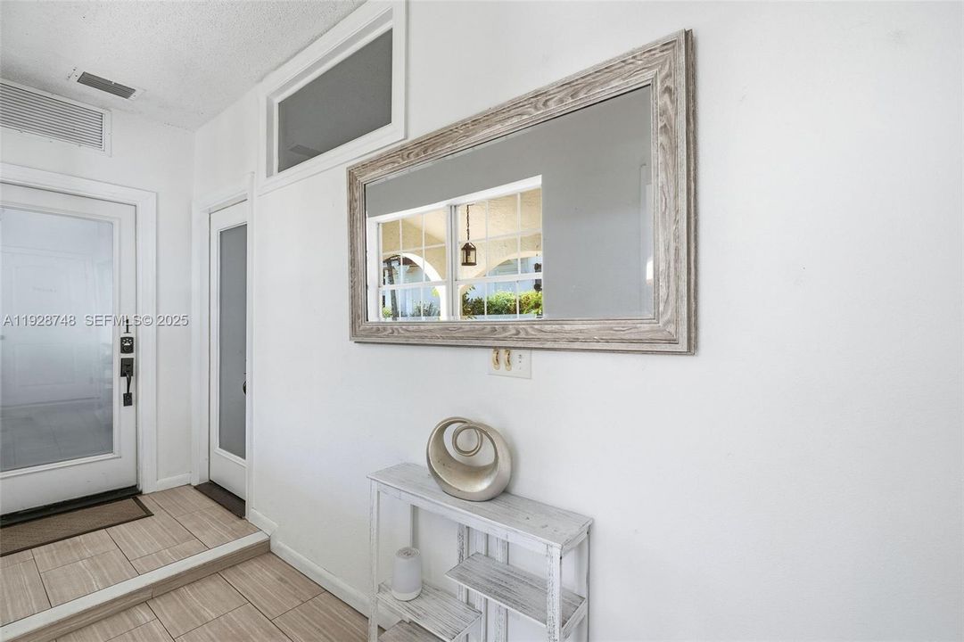 В аренду: $2,150 (2 спален, 1 ванн, 900 Квадратных фут)