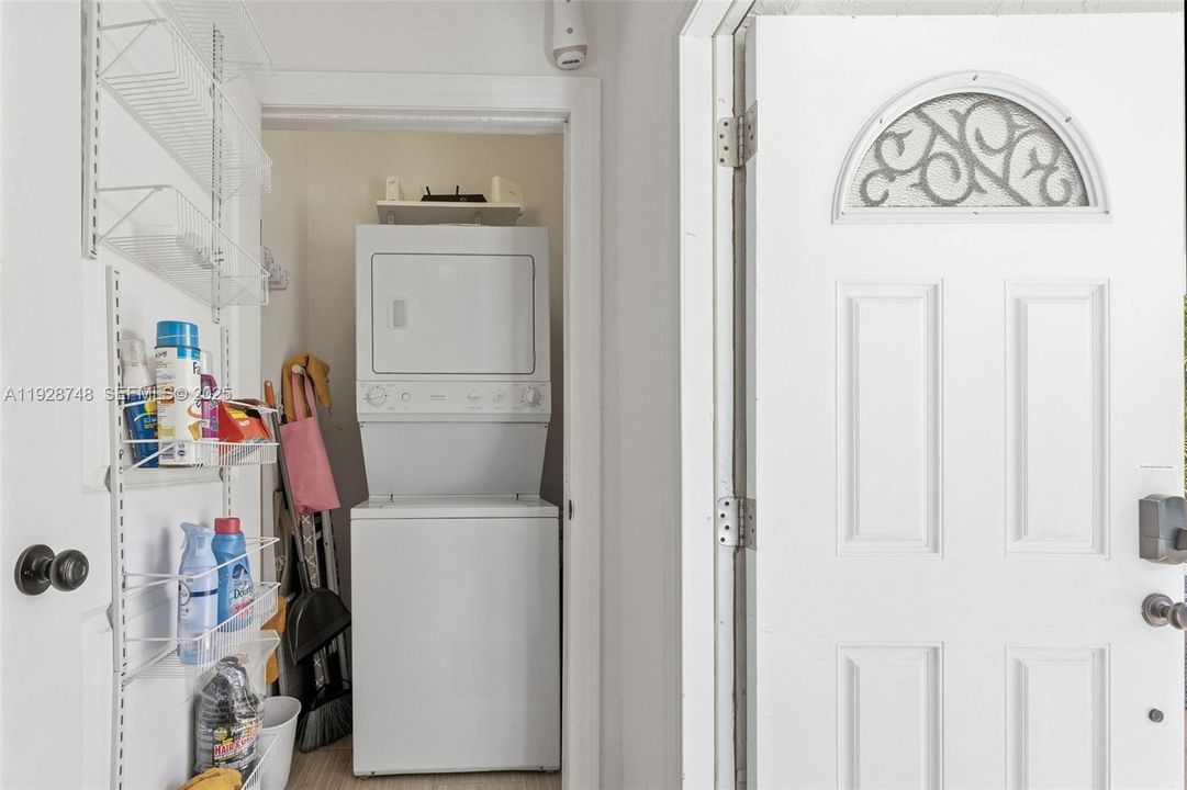 В аренду: $2,150 (2 спален, 1 ванн, 900 Квадратных фут)