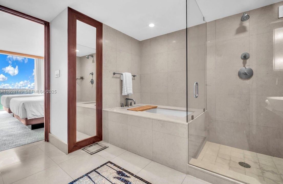 For Rent: $5,500 (1 beds, 1 baths, 772 Square Feet)