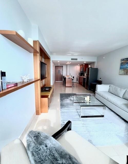 For Rent: $5,500 (1 beds, 1 baths, 772 Square Feet)