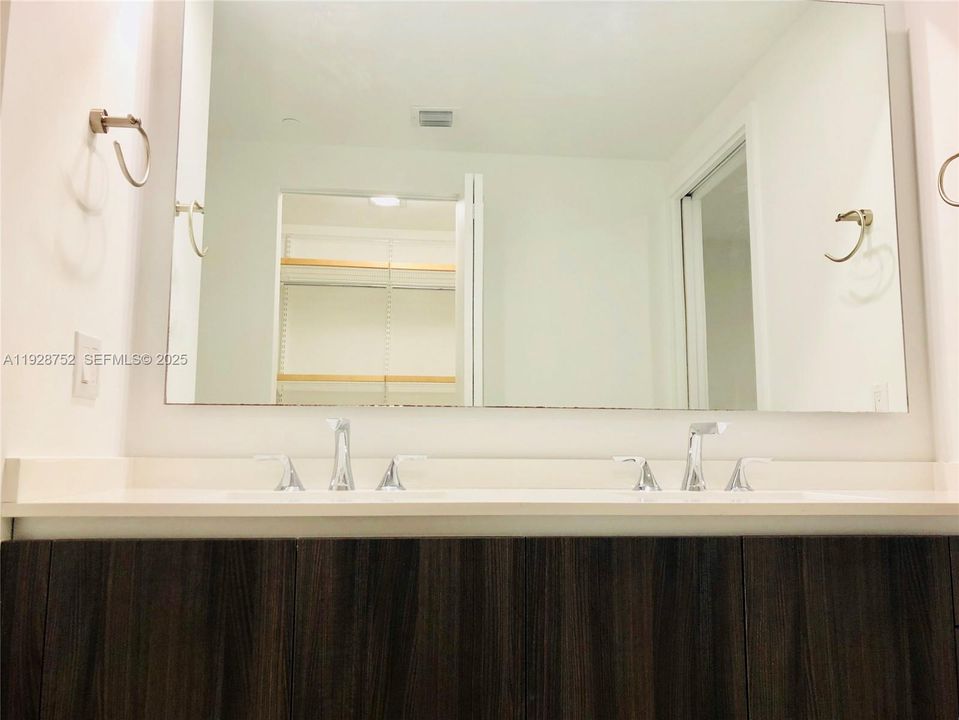 В аренду: $3,550 (1 спален, 1 ванн, 814 Квадратных фут)