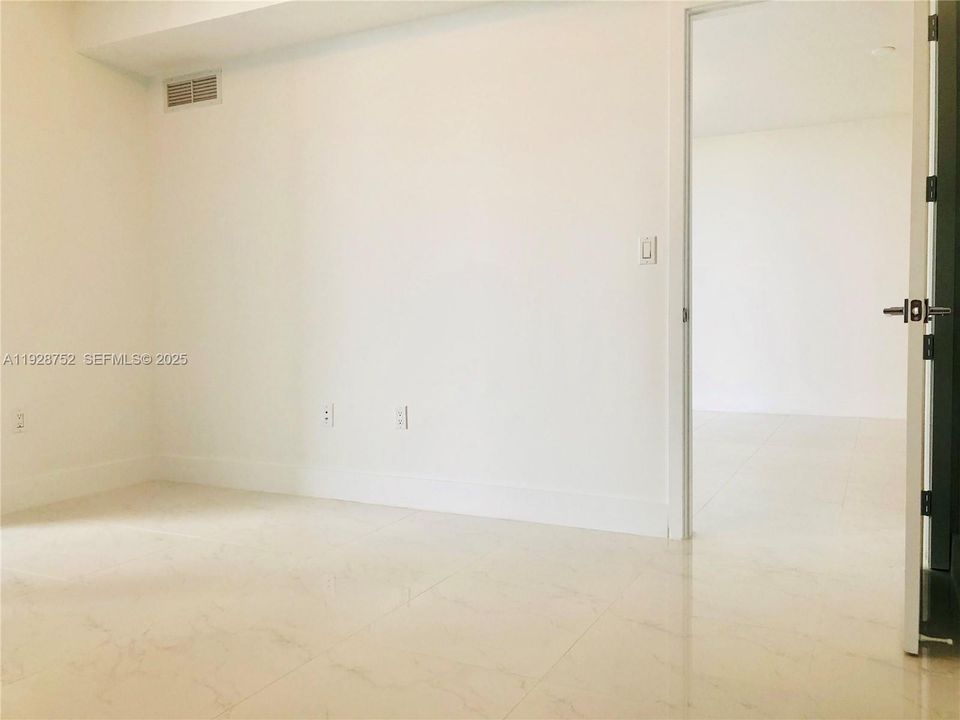 В аренду: $3,550 (1 спален, 1 ванн, 814 Квадратных фут)