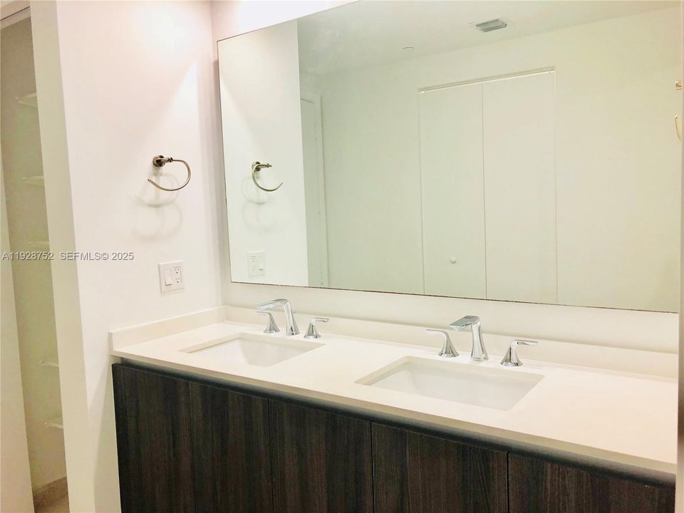 В аренду: $3,550 (1 спален, 1 ванн, 814 Квадратных фут)