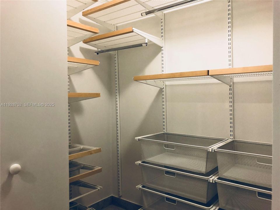 В аренду: $3,550 (1 спален, 1 ванн, 814 Квадратных фут)