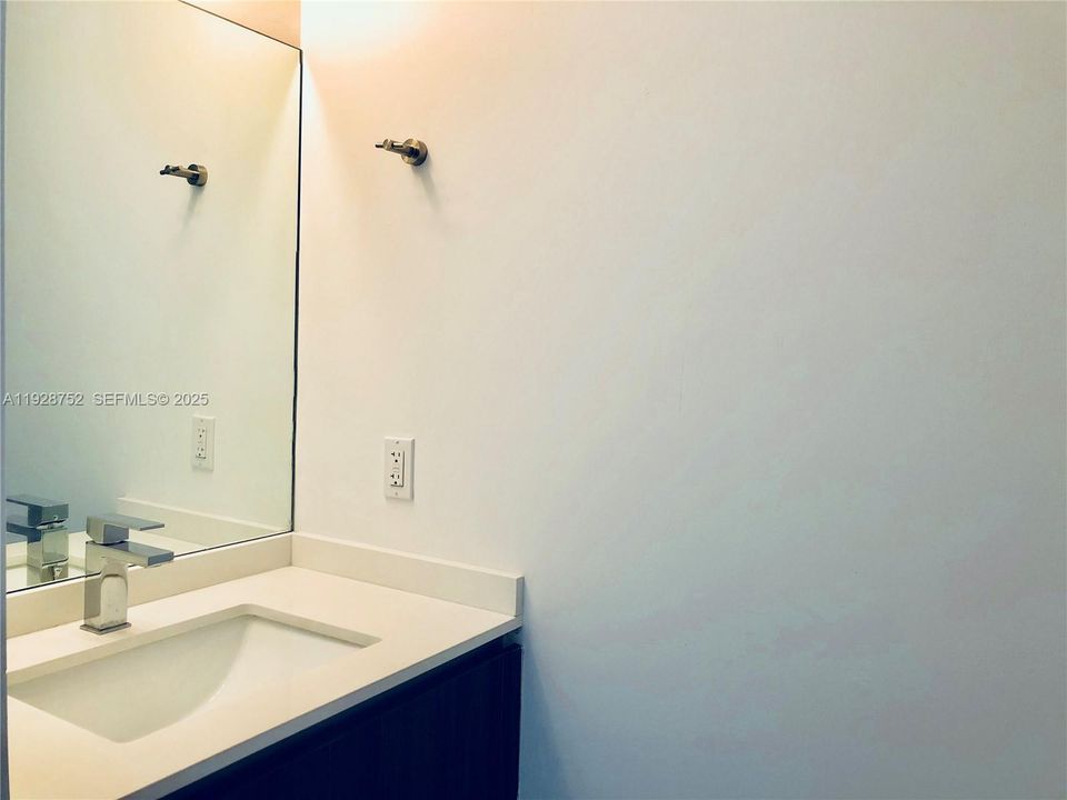 В аренду: $3,550 (1 спален, 1 ванн, 814 Квадратных фут)