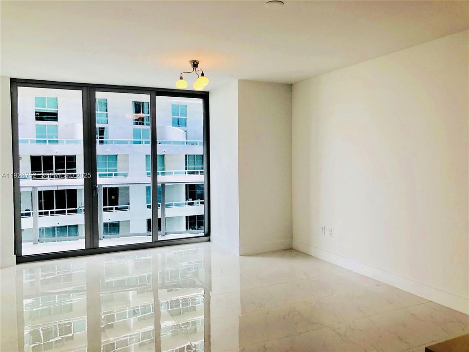 В аренду: $3,550 (1 спален, 1 ванн, 814 Квадратных фут)