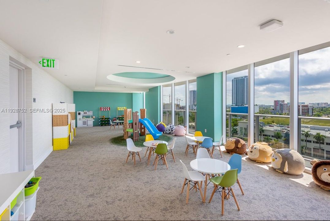 В аренду: $3,550 (1 спален, 1 ванн, 814 Квадратных фут)