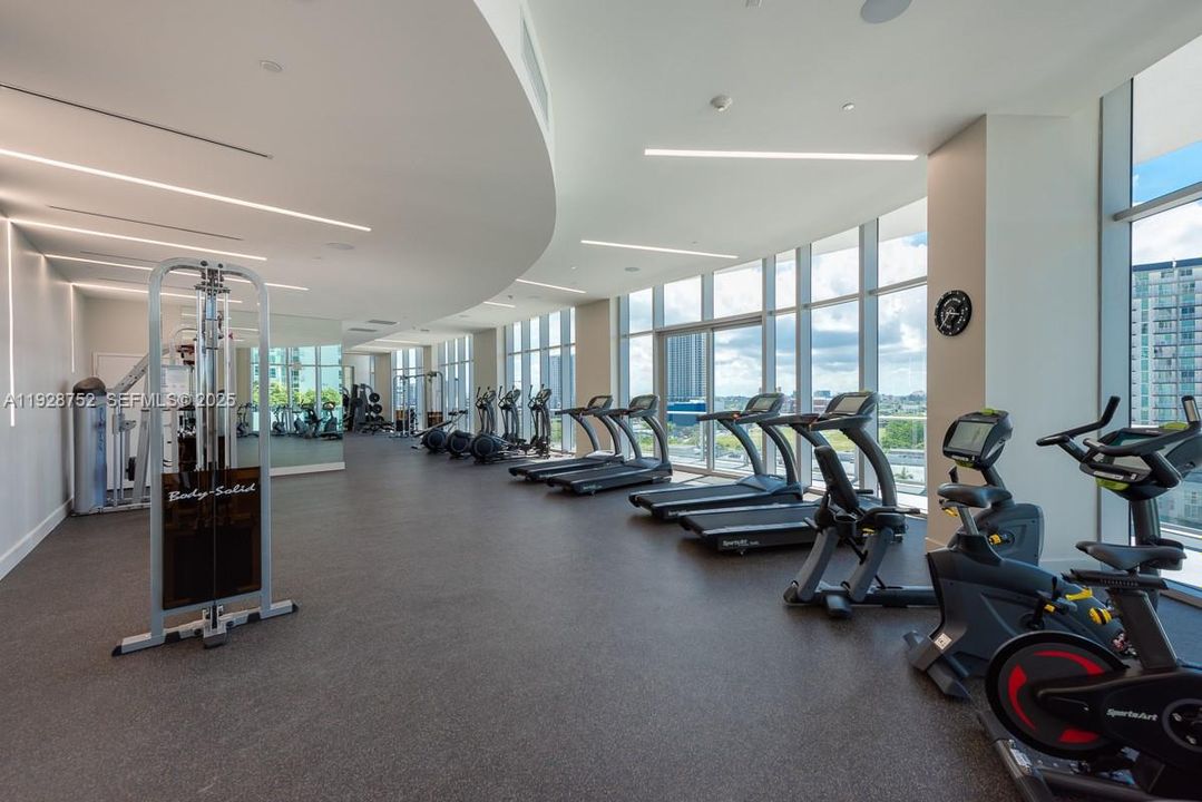 В аренду: $3,550 (1 спален, 1 ванн, 814 Квадратных фут)