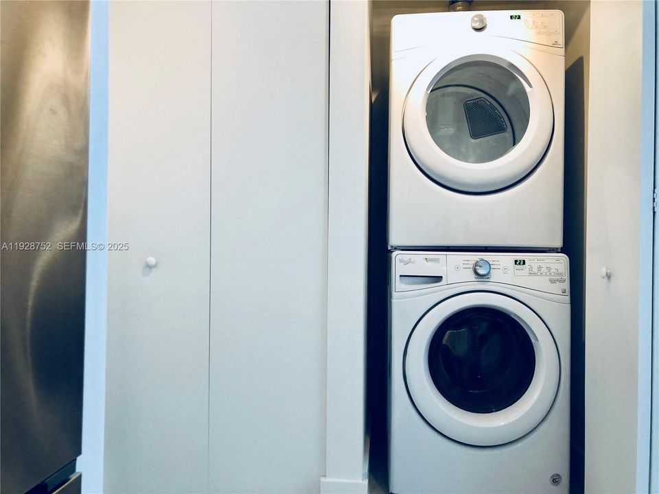 В аренду: $3,550 (1 спален, 1 ванн, 814 Квадратных фут)