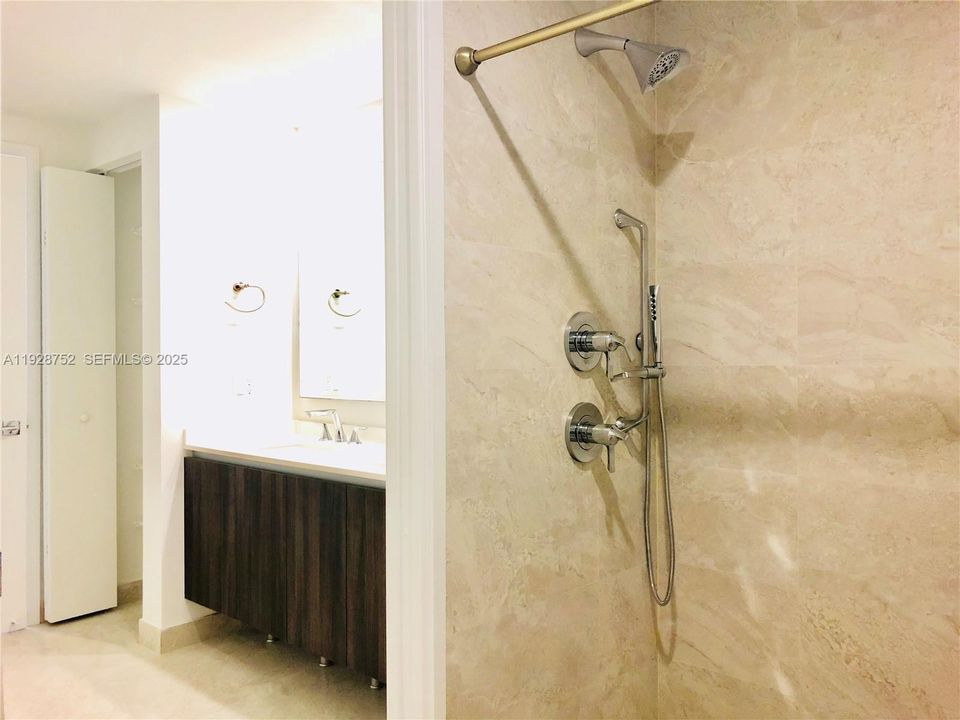 В аренду: $3,550 (1 спален, 1 ванн, 814 Квадратных фут)