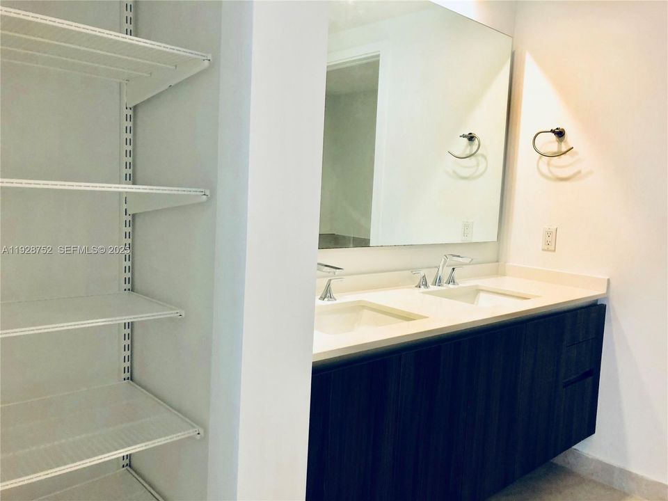 В аренду: $3,550 (1 спален, 1 ванн, 814 Квадратных фут)