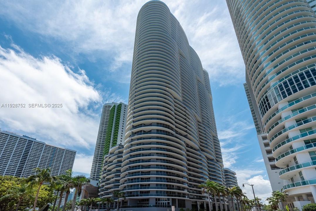 В аренду: $3,550 (1 спален, 1 ванн, 814 Квадратных фут)