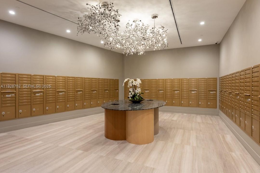 В аренду: $3,550 (1 спален, 1 ванн, 814 Квадратных фут)