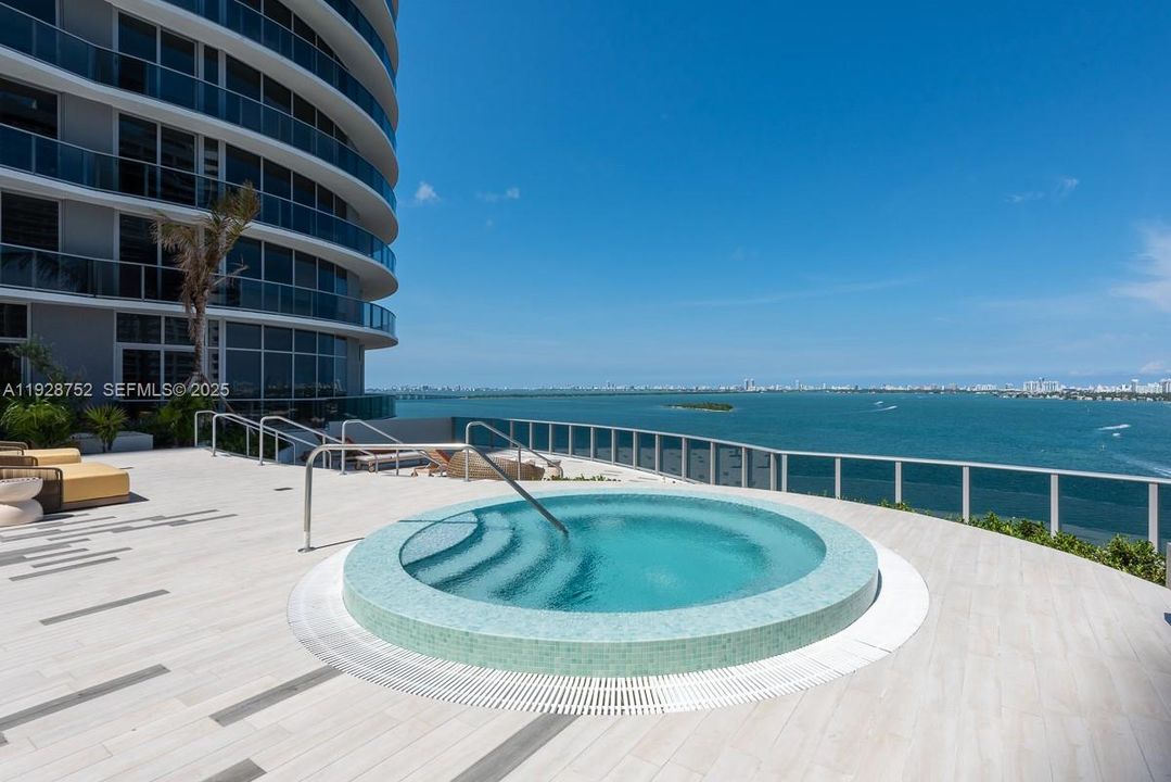 В аренду: $3,550 (1 спален, 1 ванн, 814 Квадратных фут)