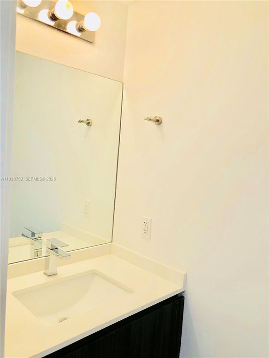 В аренду: $3,550 (1 спален, 1 ванн, 814 Квадратных фут)