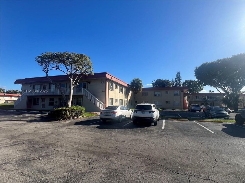 For Sale: $250,000 (3 beds, 1 baths, 952 Square Feet)