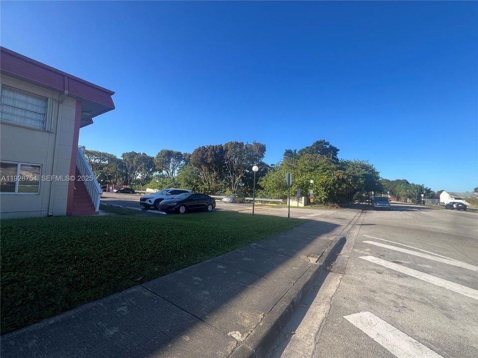 For Sale: $250,000 (3 beds, 1 baths, 952 Square Feet)