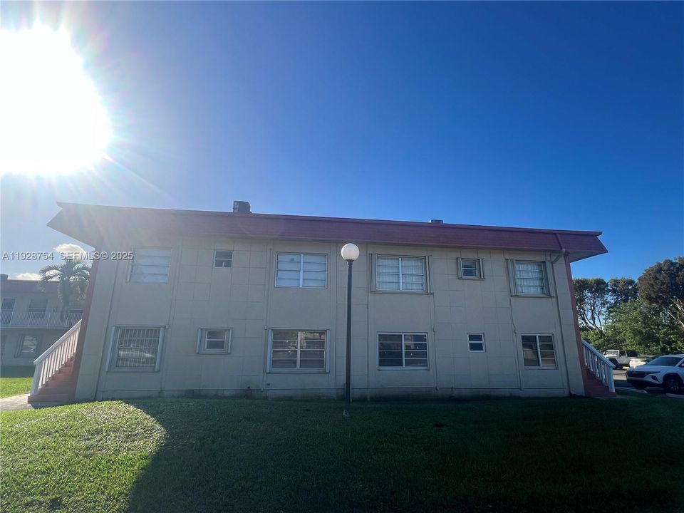 For Sale: $250,000 (3 beds, 1 baths, 952 Square Feet)