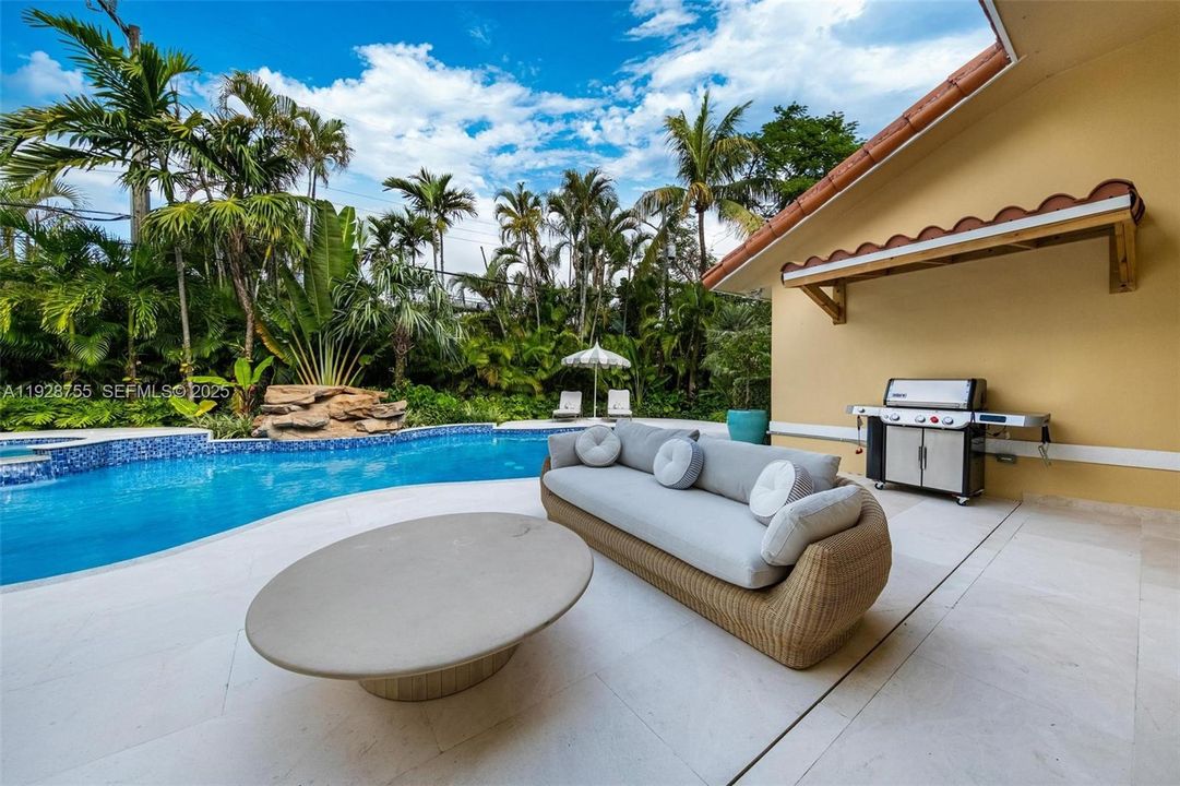 В аренду: $20,000 (5 спален, 3 ванн, 3442 Квадратных фут)