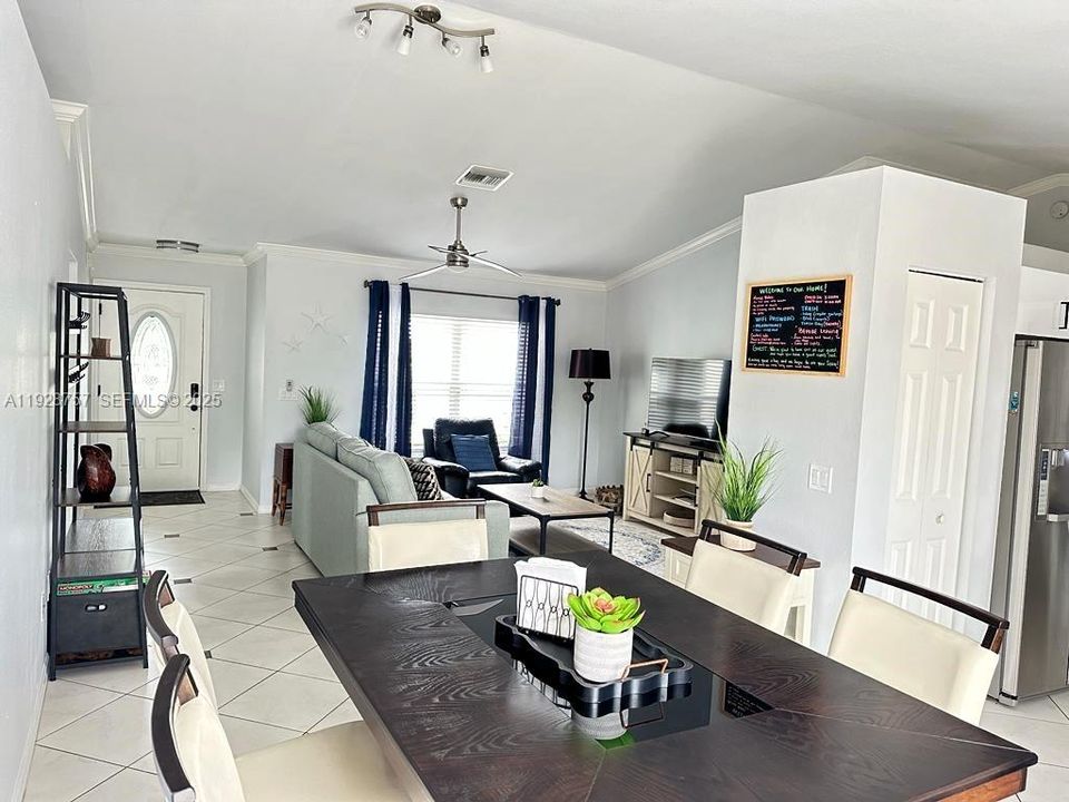 For Rent: $2,400 (3 beds, 2 baths, 1463 Square Feet)