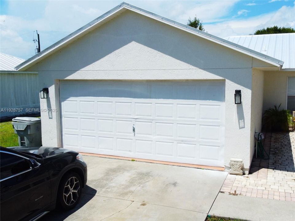 For Rent: $2,400 (3 beds, 2 baths, 1463 Square Feet)