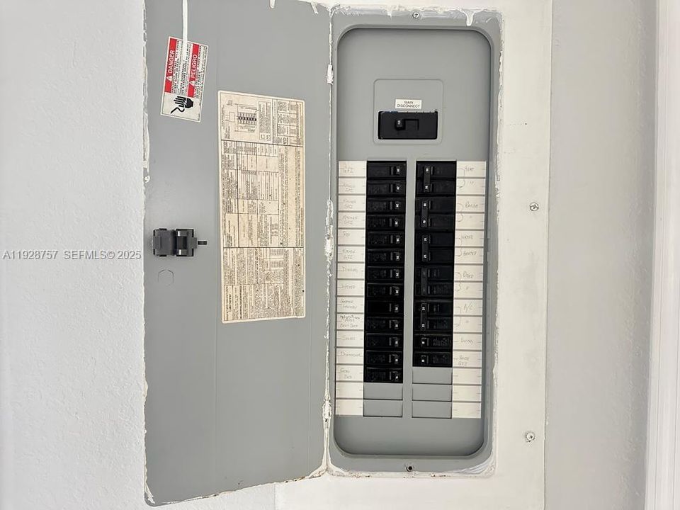 For Rent: $2,400 (3 beds, 2 baths, 1463 Square Feet)