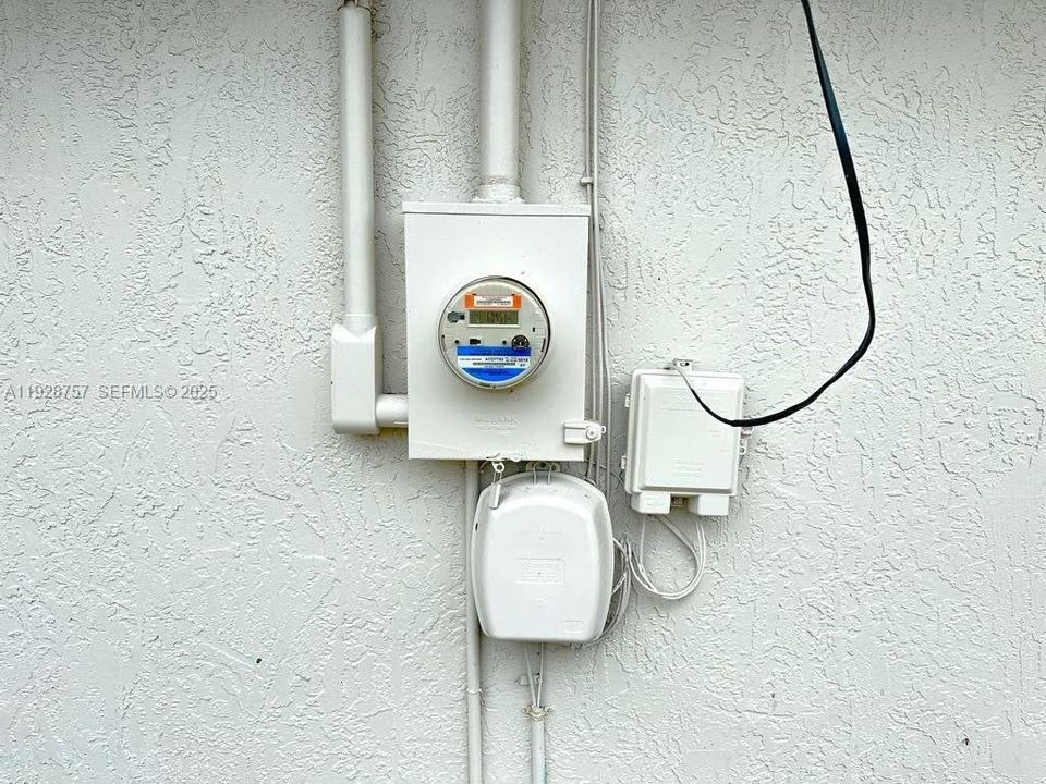 For Rent: $2,400 (3 beds, 2 baths, 1463 Square Feet)